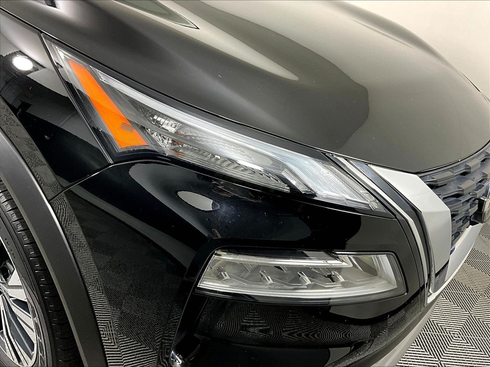 Certified 2021 Nissan Rogue SV w/ Premium Package AWD/4WD image 32