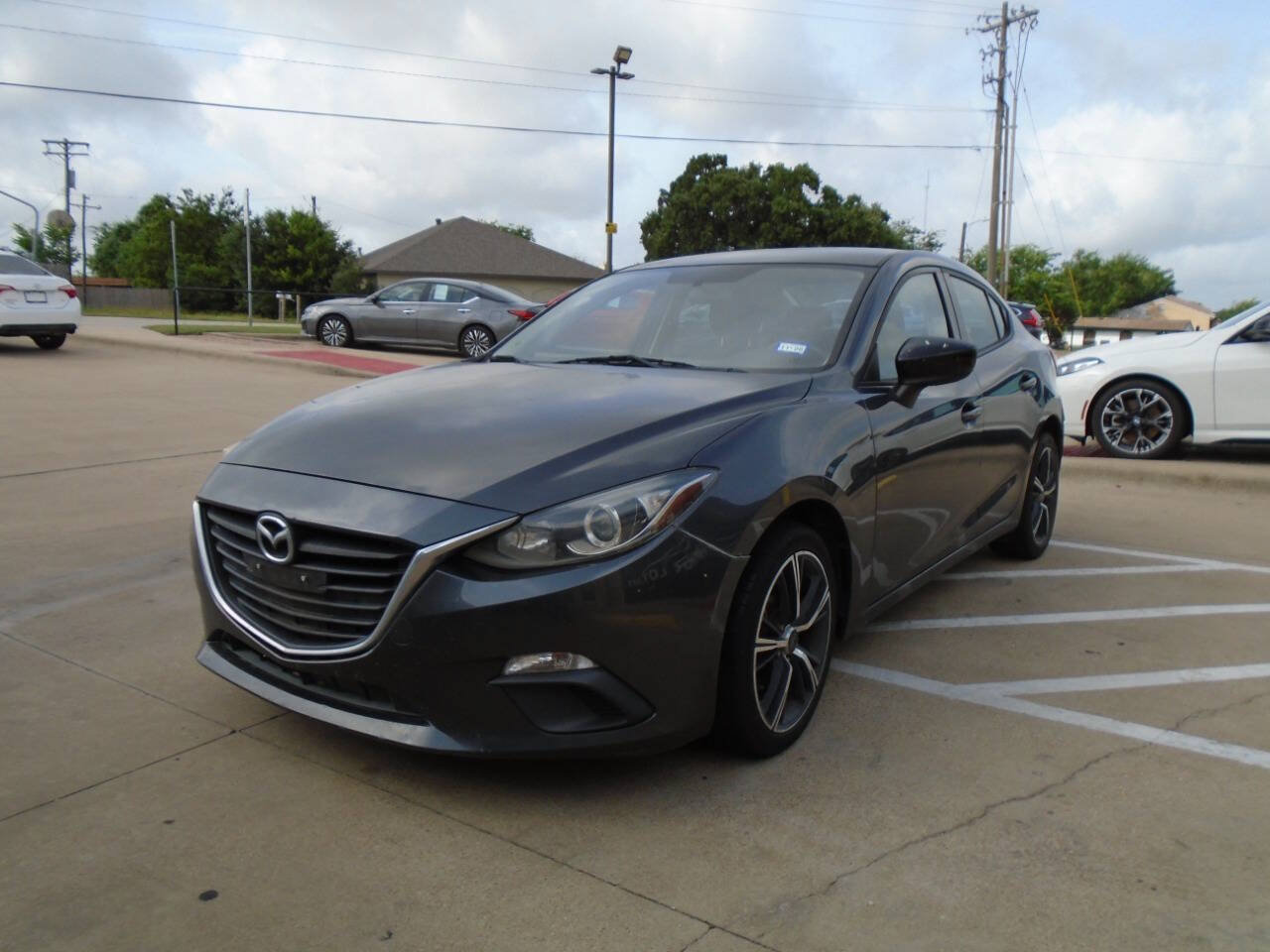 Used 2015 MAZDA MAZDA3 i SV FWD image 2