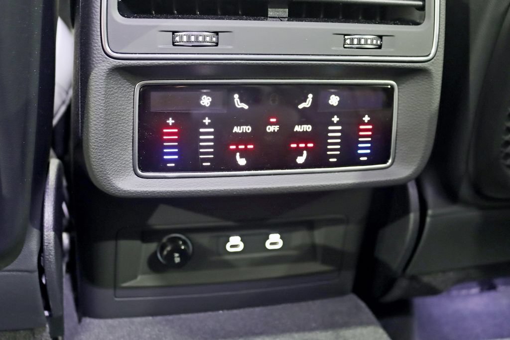 Used 2025 Audi Q8 Prestige AWD/4WD image 29