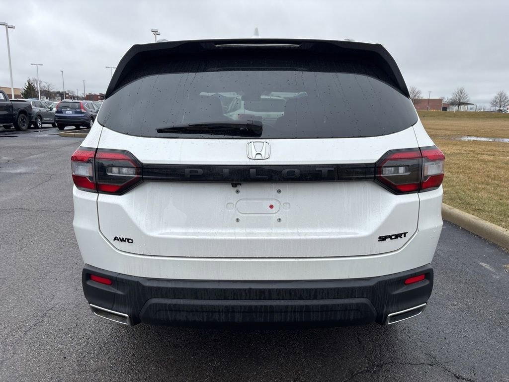 Used 2025 Honda Pilot Sport image 9
