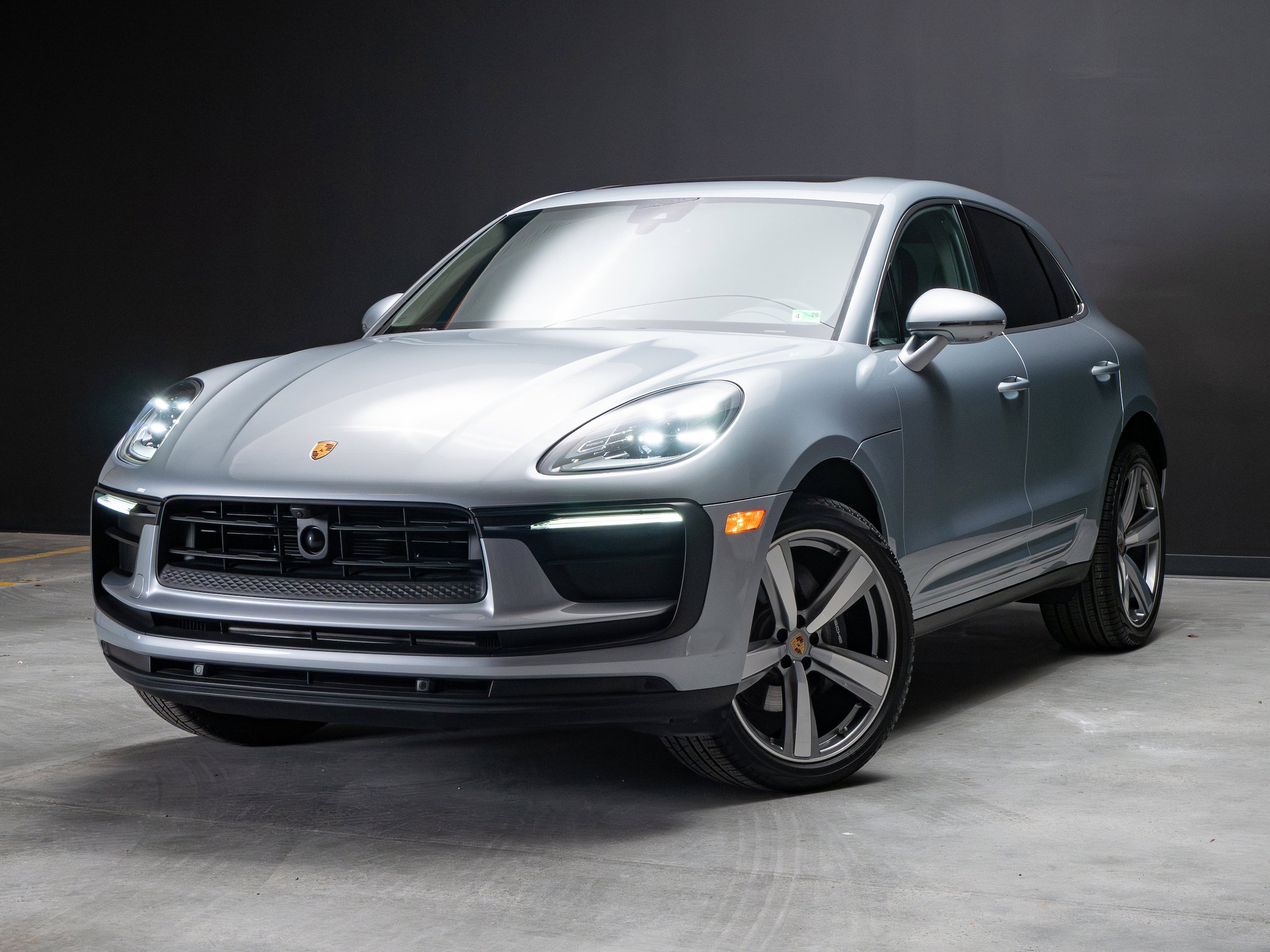 Certified 2025 Porsche Macan AWD/4WD image 1