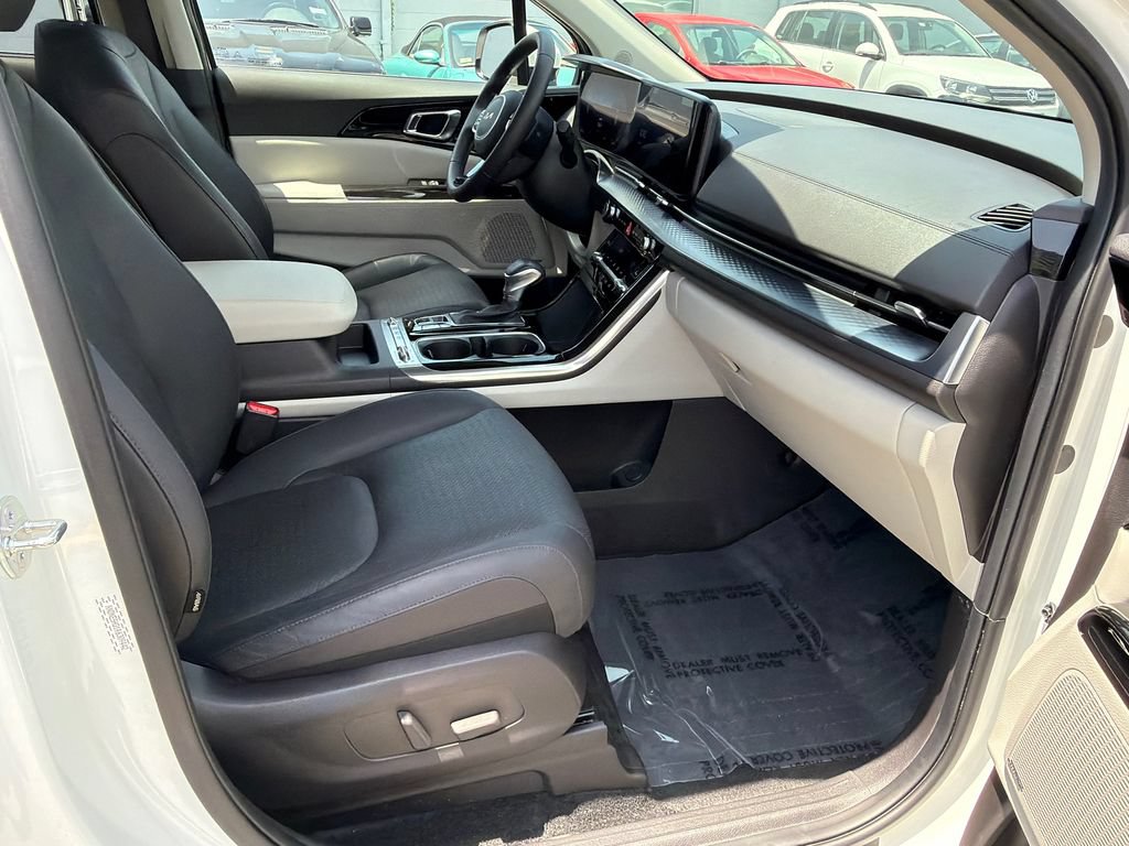 Certified 2024 Kia Carnival SX Prestige FWD image 14