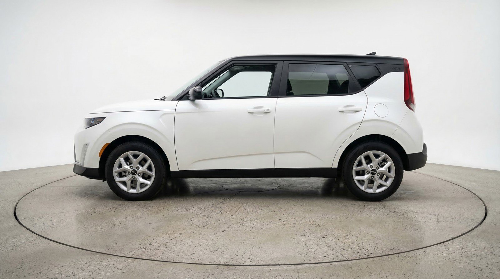 Used 2025 Kia Soul LX w/ LX Technology Package image 5
