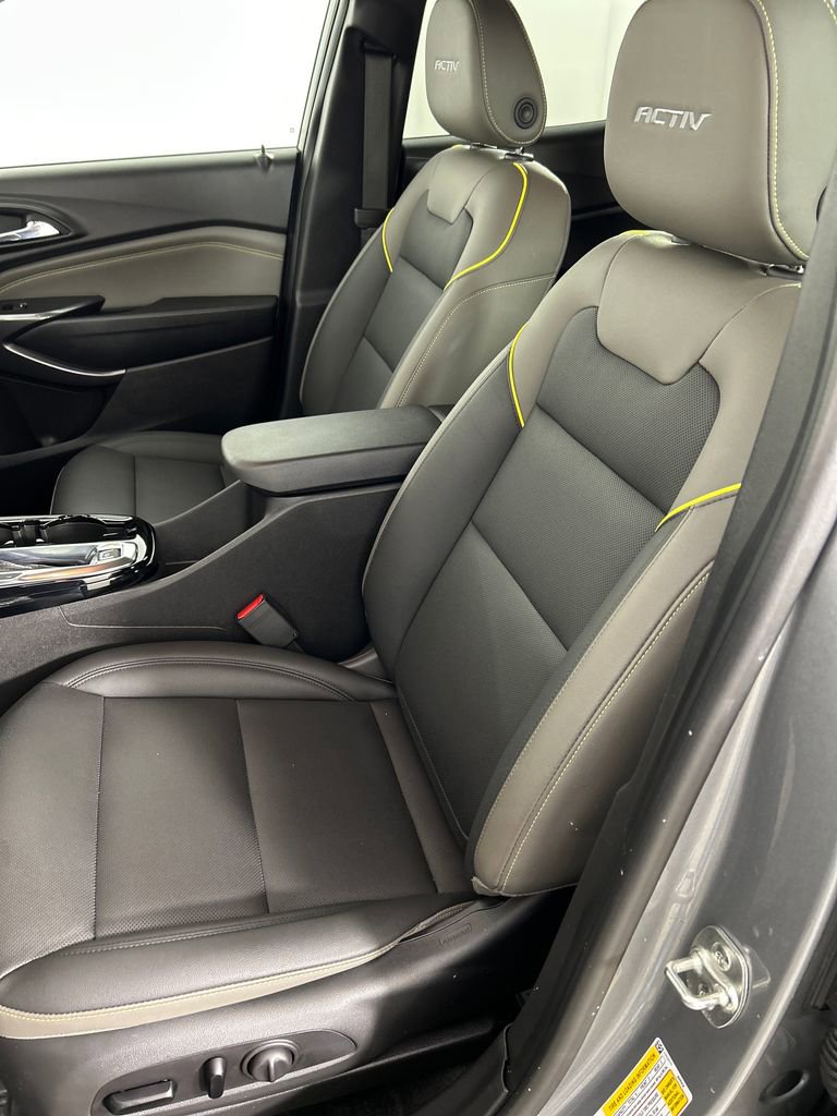 Used 2025 Chevrolet Trax ACTIV image 12