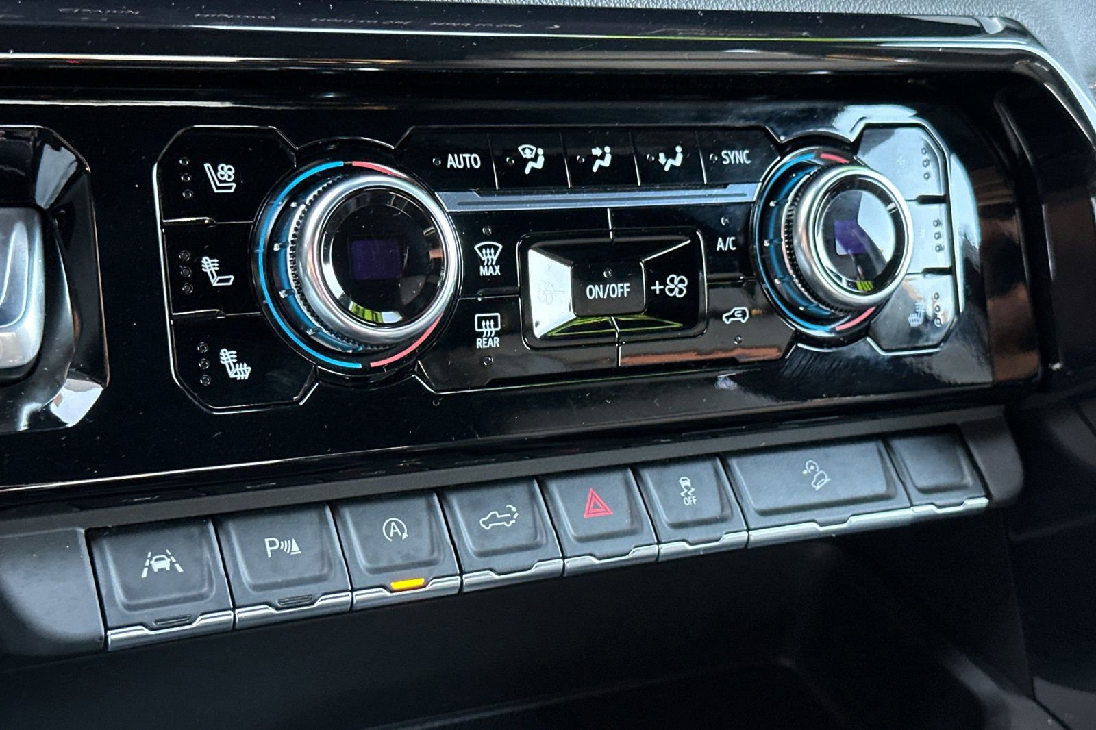 Certified 2025 GMC Sierra 1500 AT4 image 21