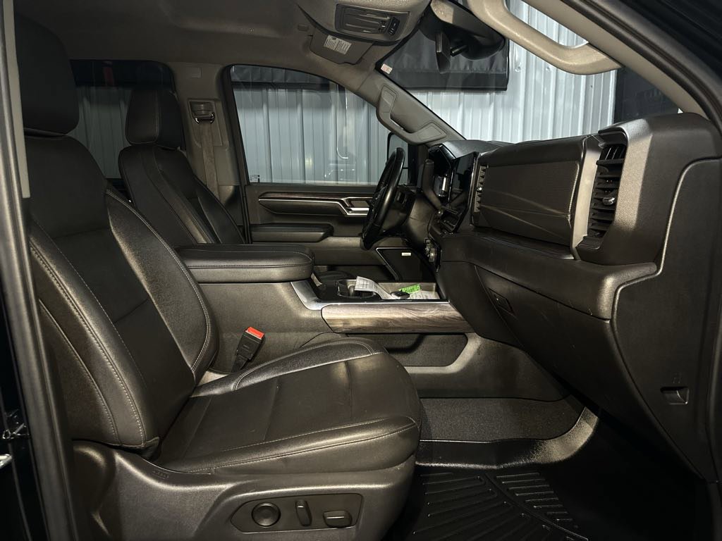 Used 2024 Chevrolet Silverado 2500 LTZ w/ LTZ Convenience Package image 19