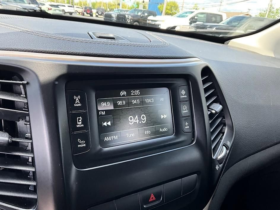 Used 2014 Jeep Cherokee Latitude AWD/4WD image 19