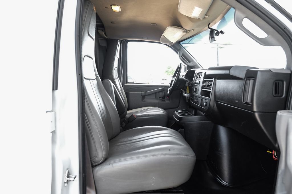 Used 2021 Chevrolet Express 3500 w/ Driver Convenience Package RWD image 32