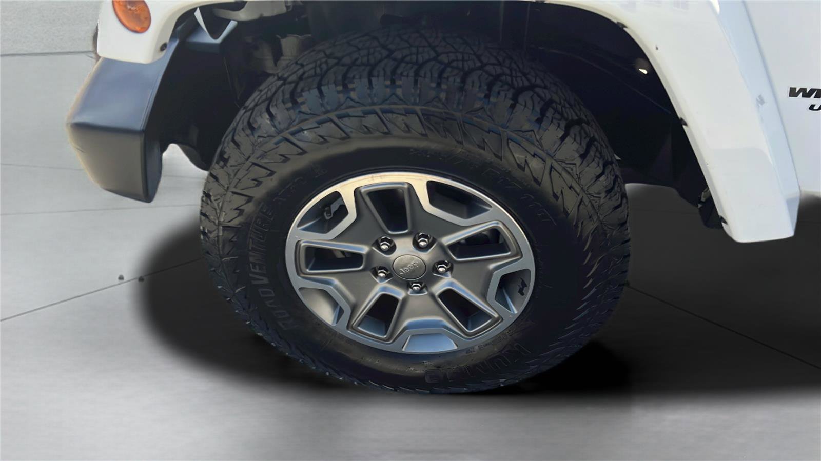 Used 2015 Jeep Wrangler Unlimited Rubicon image 16