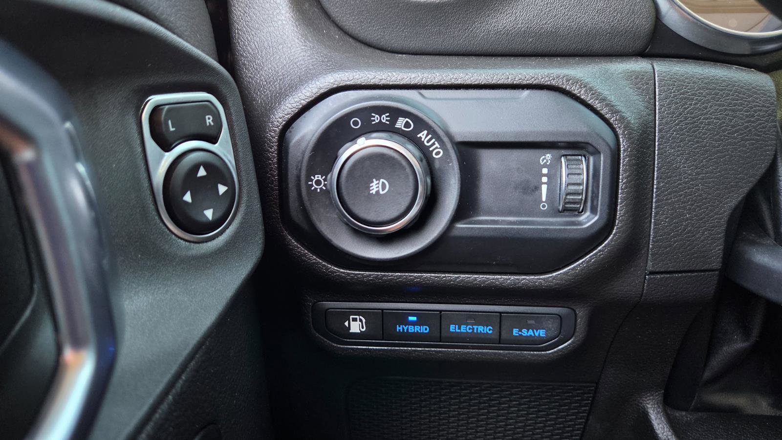 Used 2023 Jeep Wrangler Sahara w/ Cold Weather Group image 26