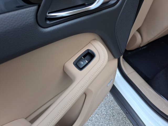 New 2026 Porsche Macan image 22