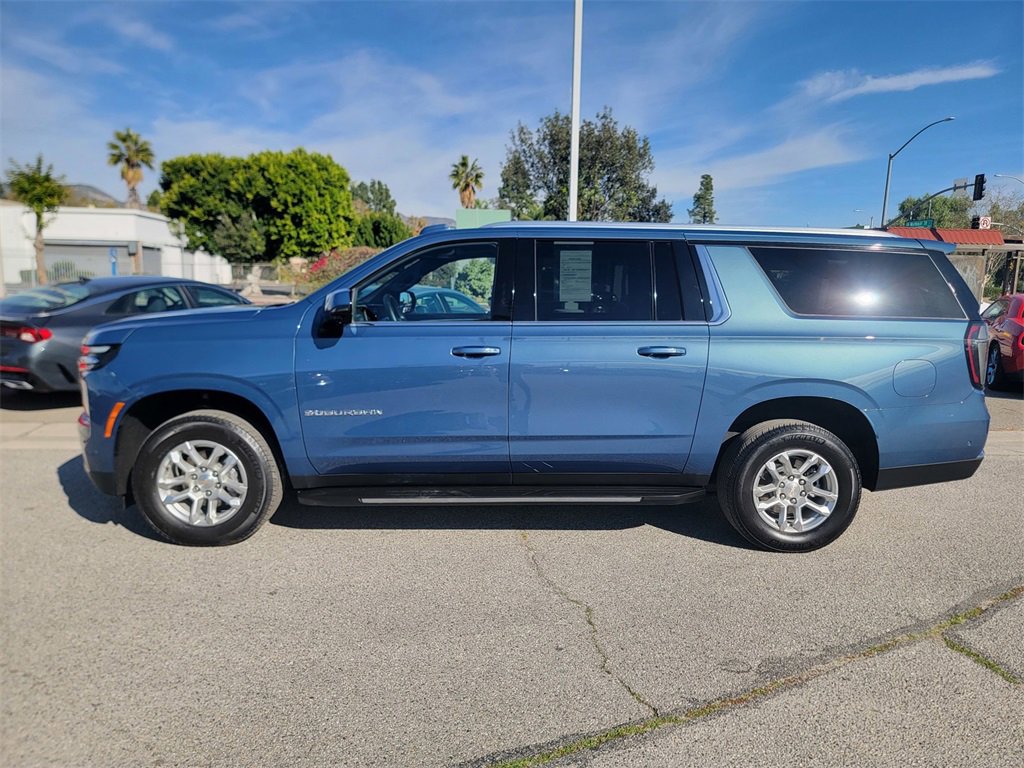 Used 2025 Chevrolet Suburban LT w/ Comfort Package image 9