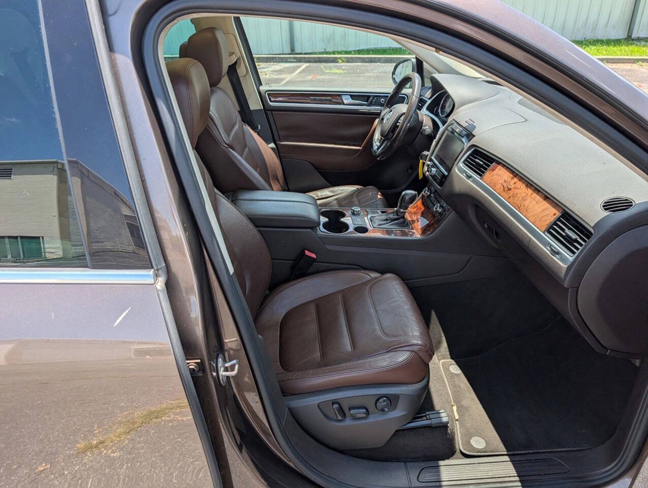 Used 2011 Volkswagen Touareg TDI AWD/4WD image 21