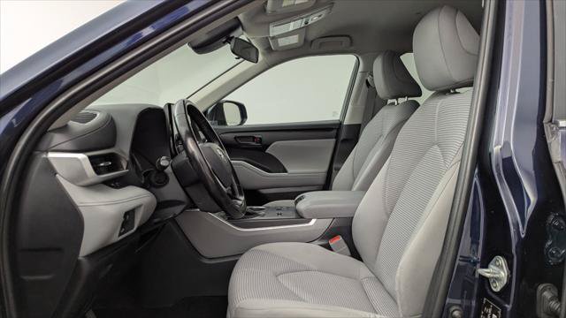 Used 2023 Toyota Highlander LE FWD image 14