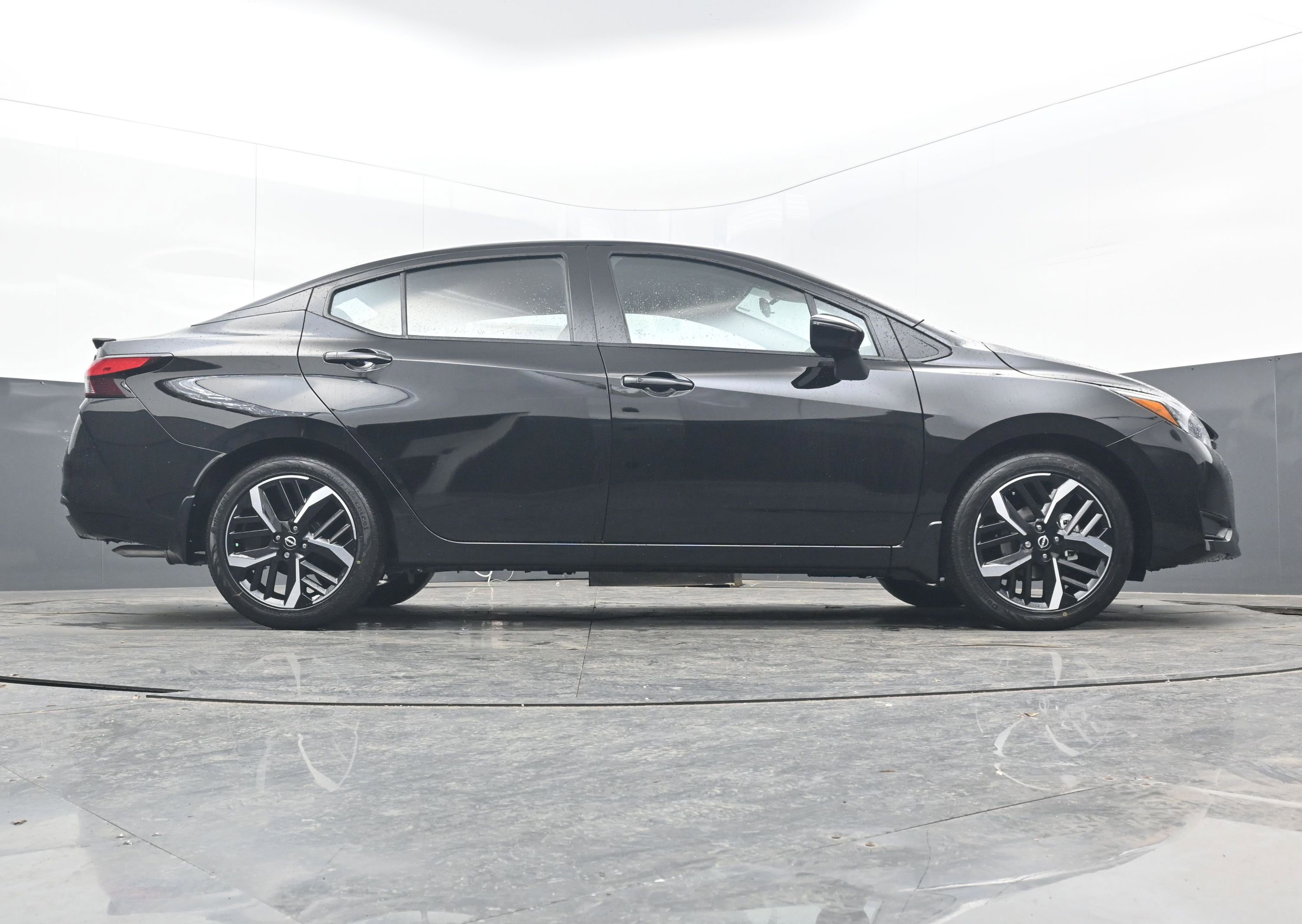 New 2025 Nissan Versa SR image 29