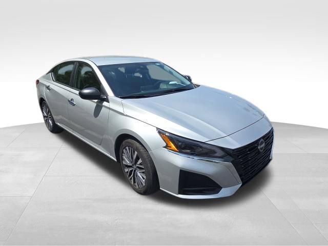 Used 2025 Nissan Altima 2.5 SV FWD image 8