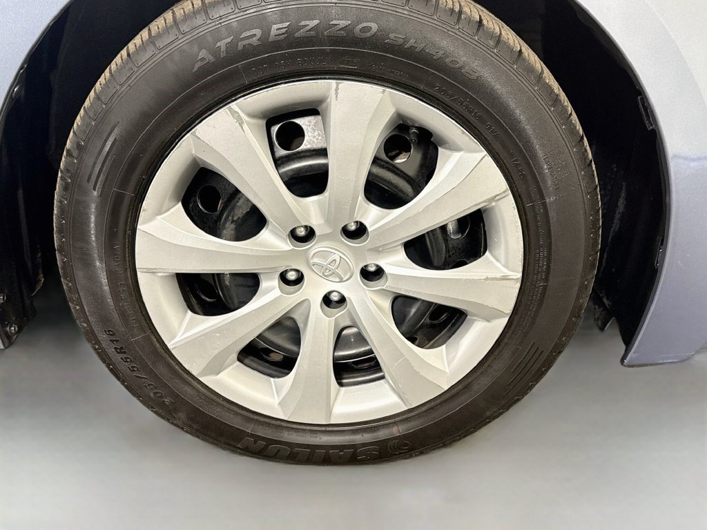 Used 2024 Toyota Corolla LE FWD image 30