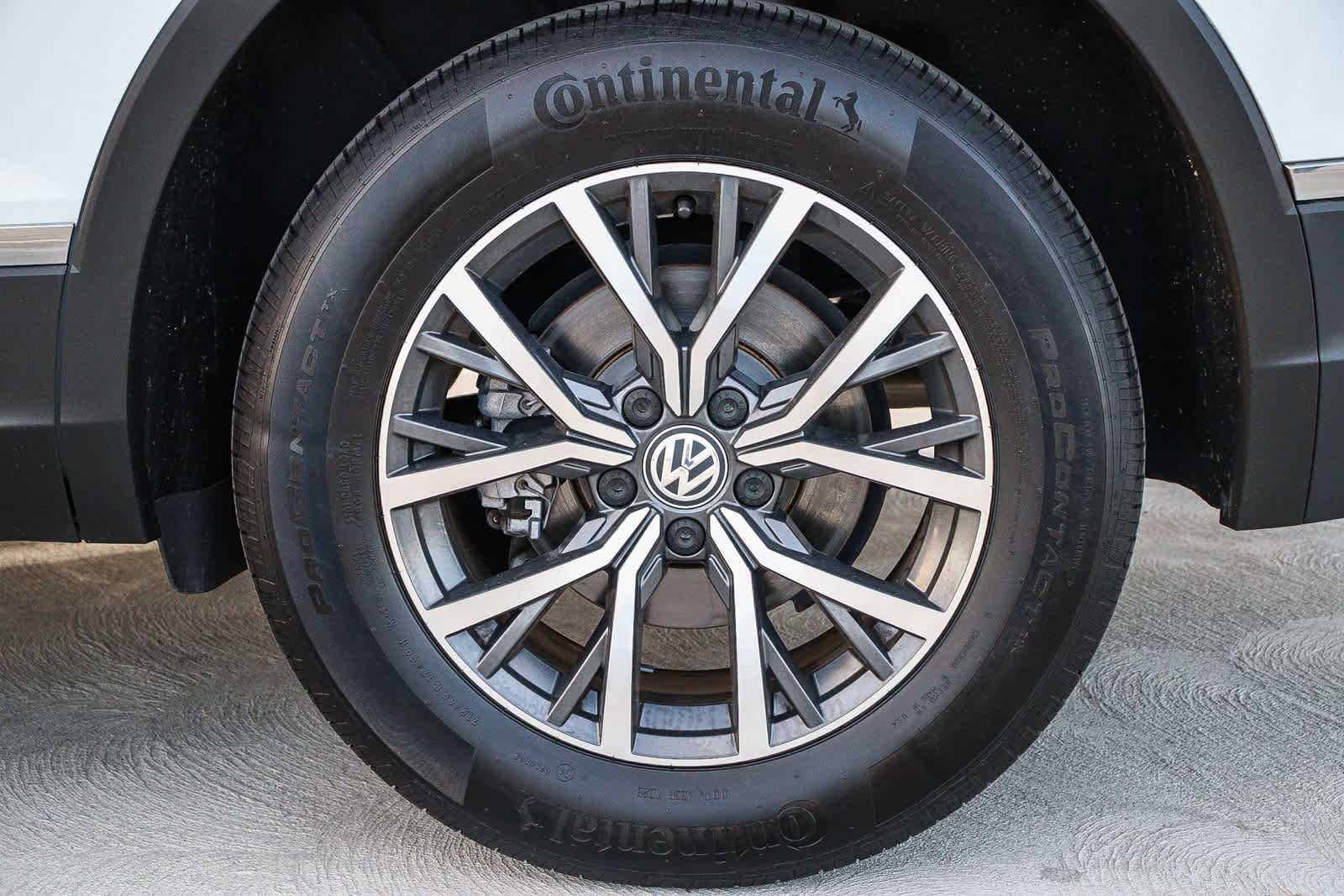 Used 2018 Volkswagen Tiguan SE image 11