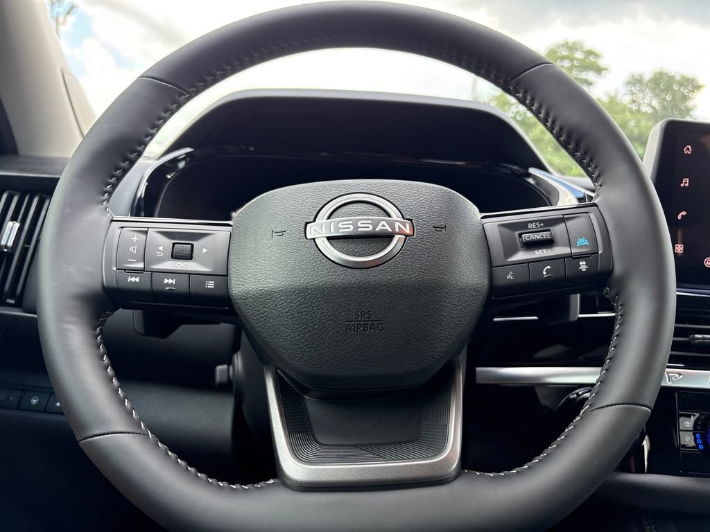 New 2026 Nissan Pathfinder Platinum FWD image 12