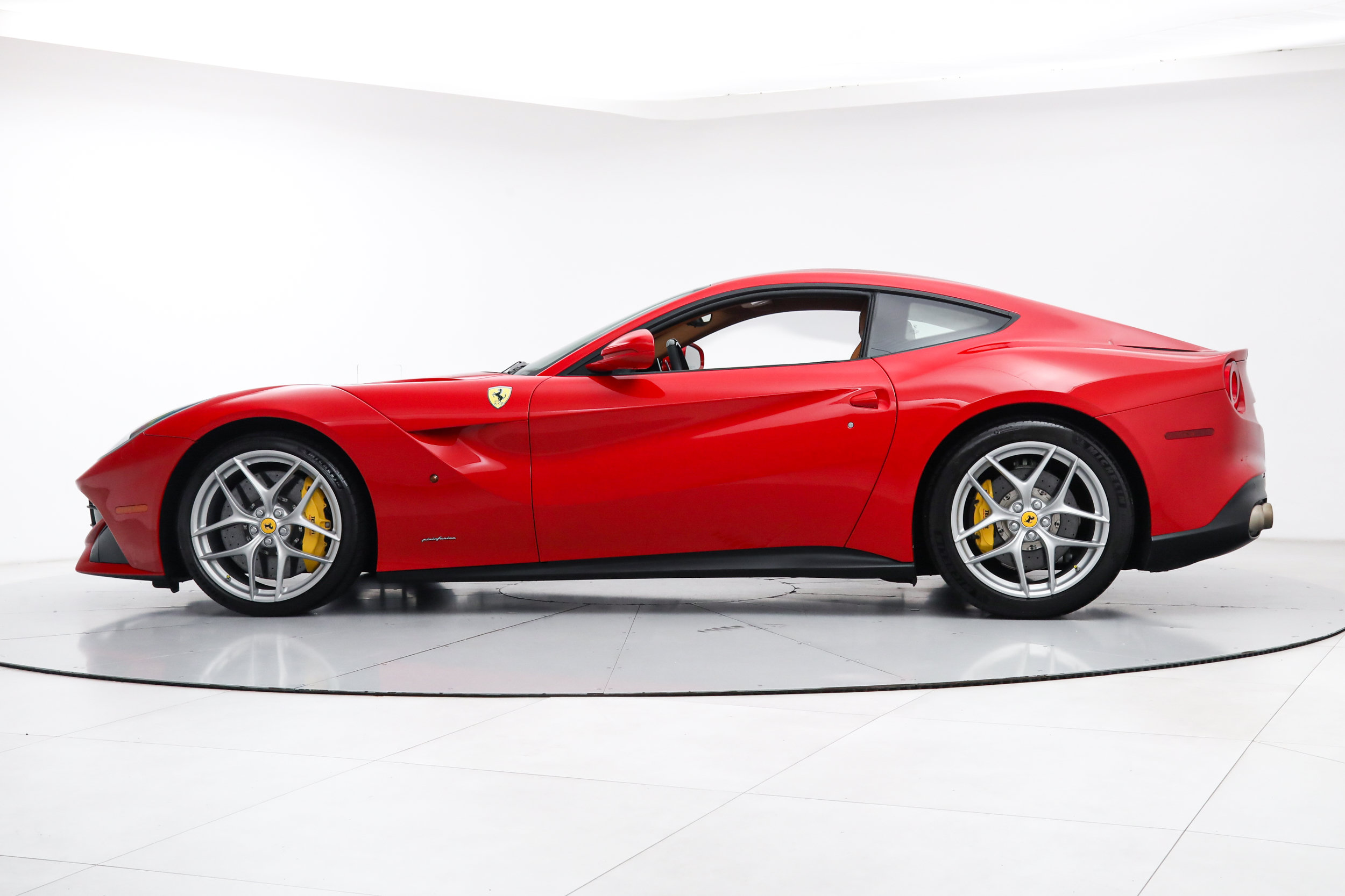 Used 2016 Ferrari F12 Berlinetta RWD image 4