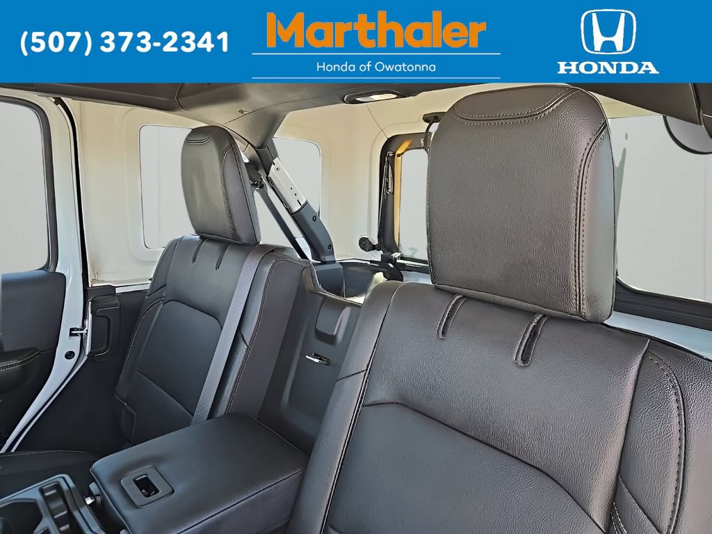 Used 2024 Jeep Wrangler Unlimited Sahara w/ Technology Group AWD/4WD image 13