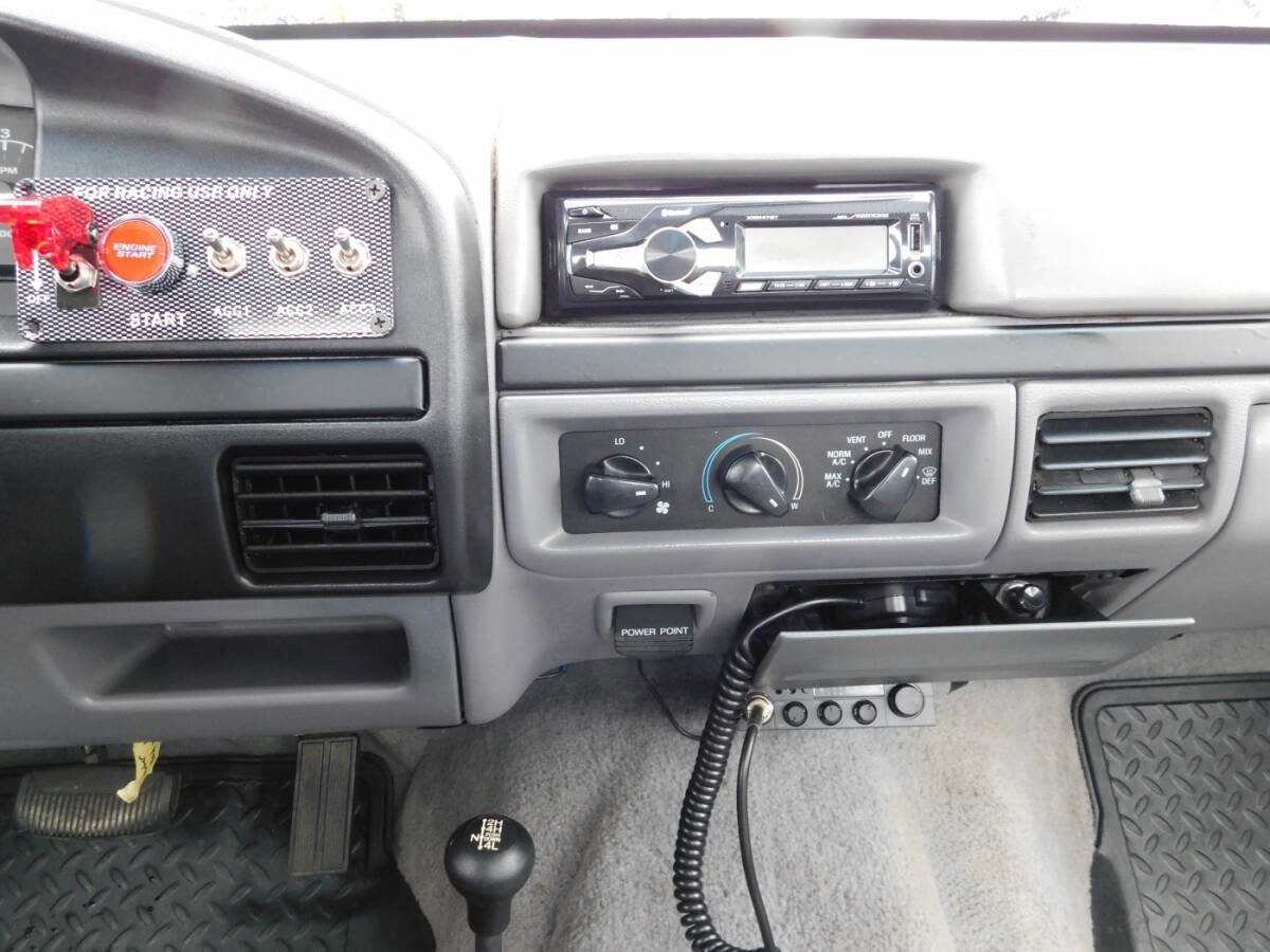 Used 1995 Ford F150 XLT image 9
