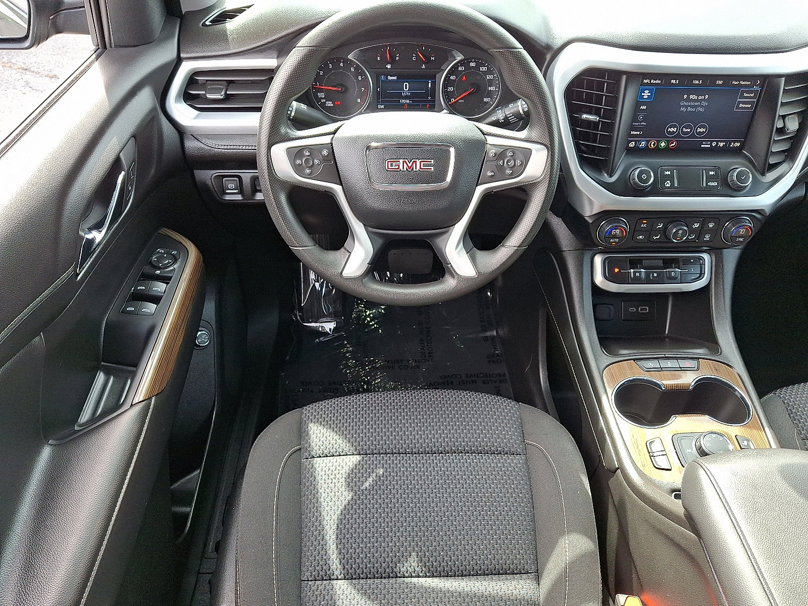 Used 2023 GMC Acadia SLE w/ Driver Convenience Package image 13