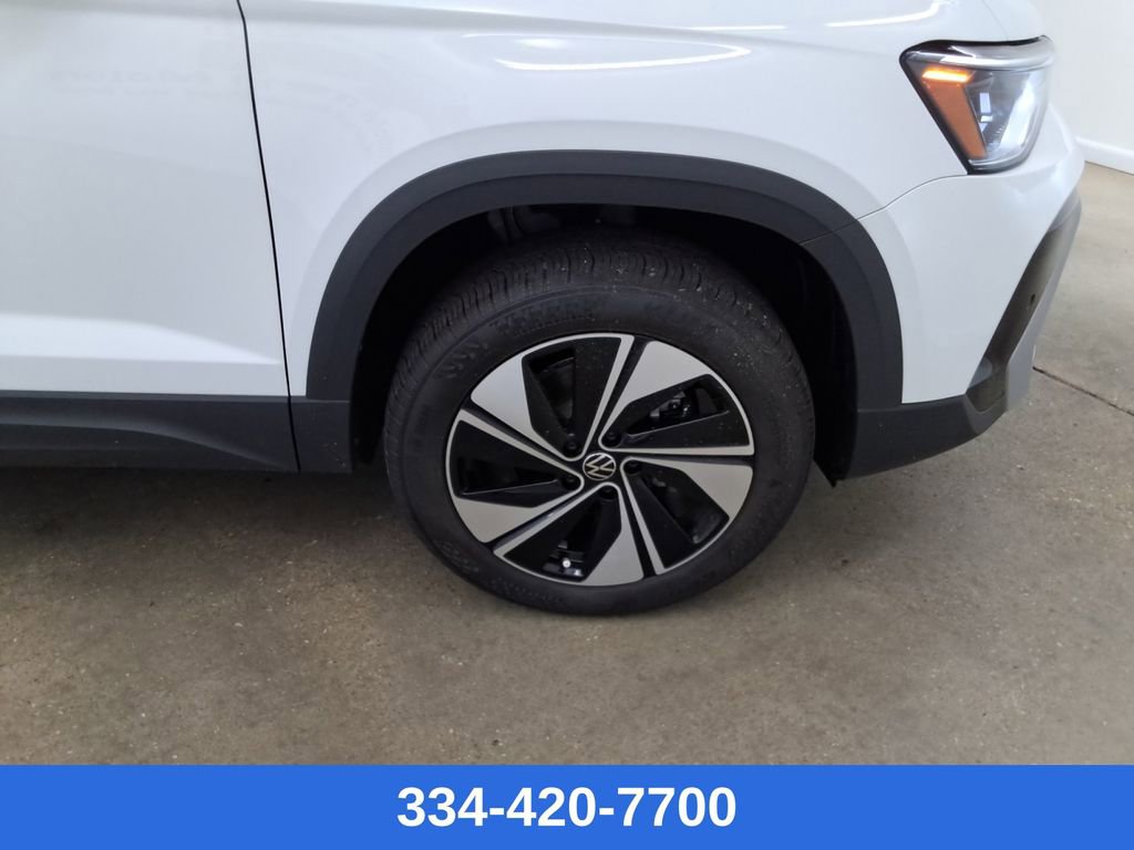 New 2025 Volkswagen Taos SE image 24