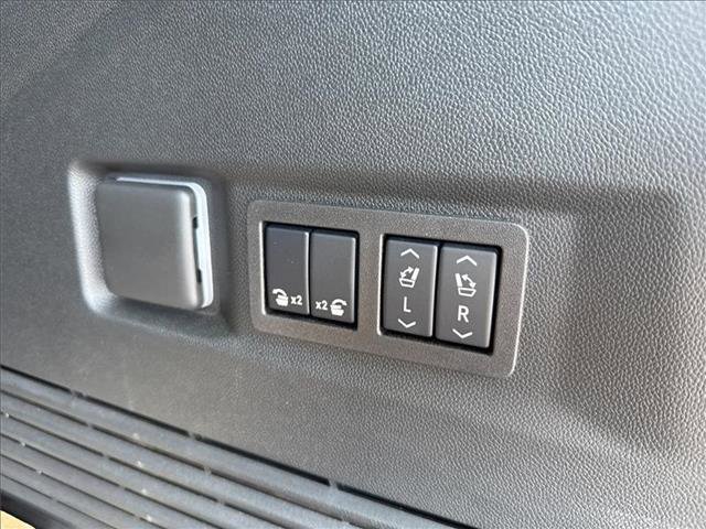 Used 2025 Chevrolet Tahoe Premier image 19