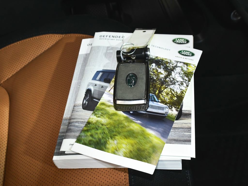 Used 2024 Land Rover Defender 130 X-Dynamic SE image 70