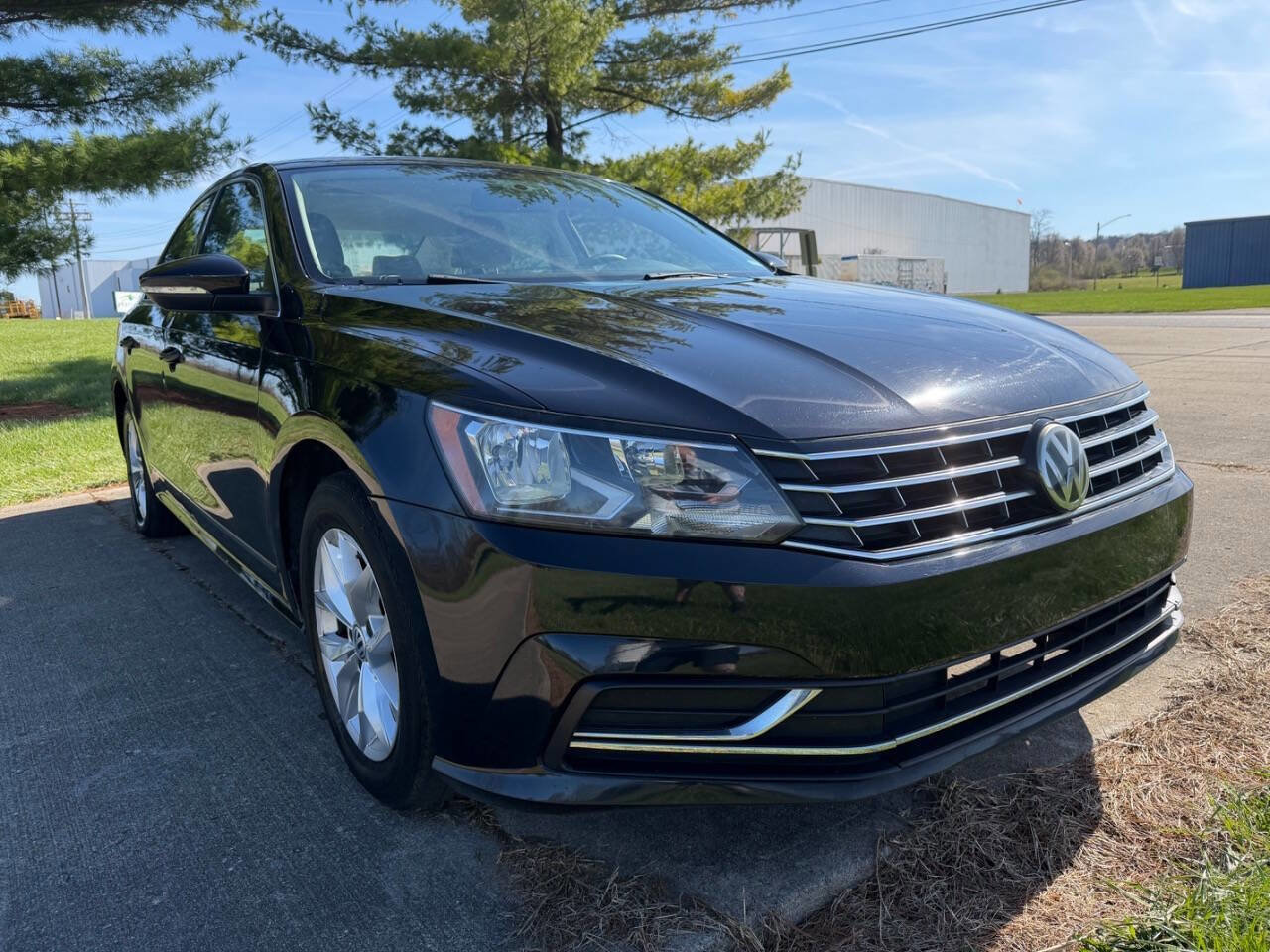 Used 2017 Volkswagen Passat 1.8T S image 3