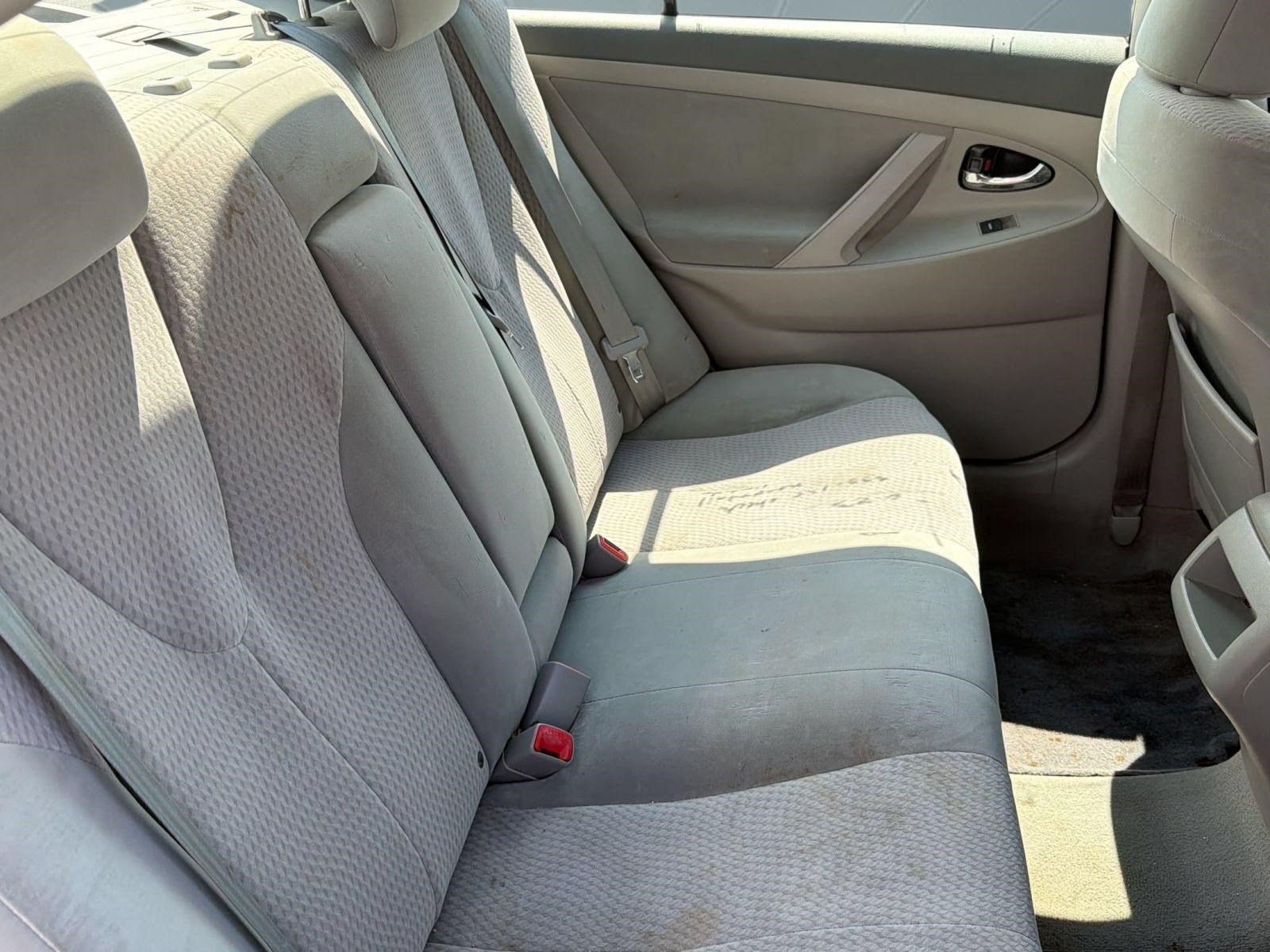 Used 2011 Toyota Camry LE FWD image 27