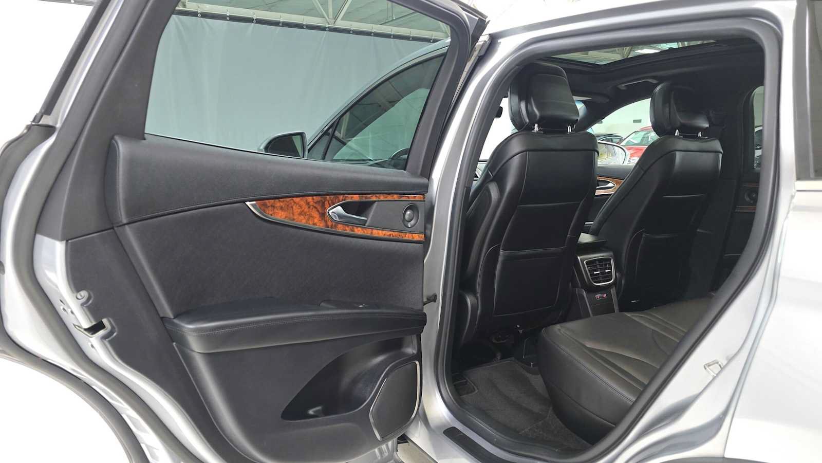 Used 2020 Lincoln Nautilus Reserve FWD image 15