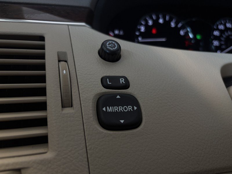 Used 2009 Toyota Avalon Limited FWD image 32