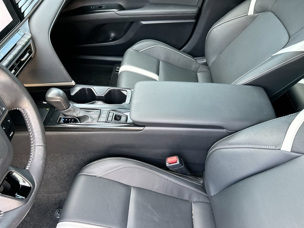 Used 2025 Toyota Camry SE w/ Convenience Package FWD image 29