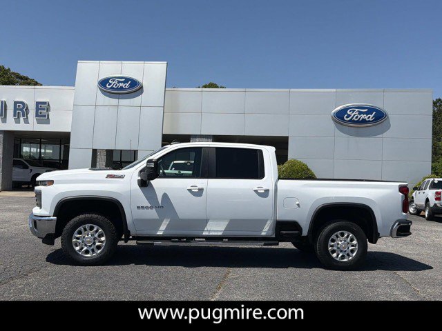 Used 2024 Chevrolet Silverado 2500 LT AWD/4WD image 4