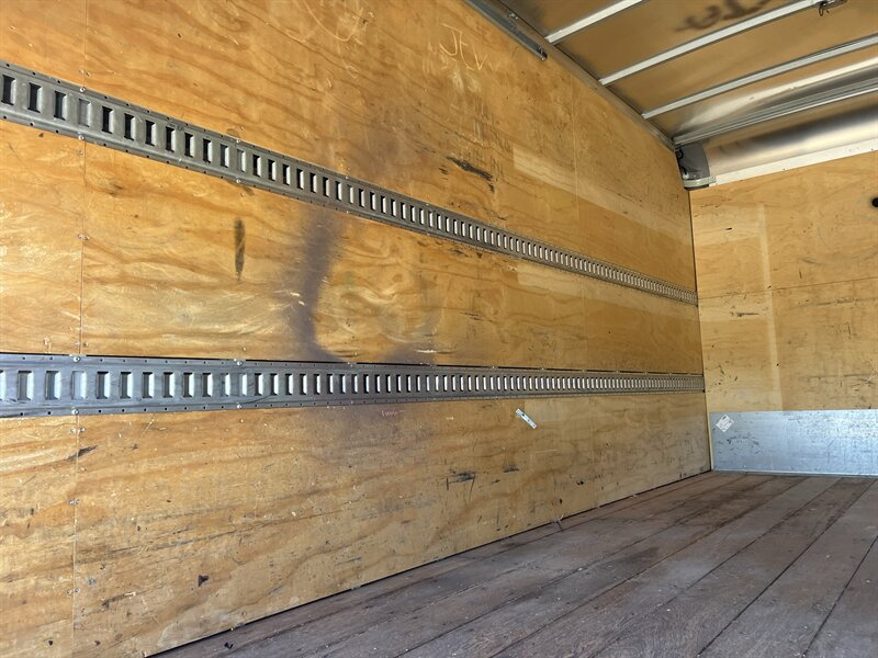 Used 2023 Isuzu NPR RWD image 12