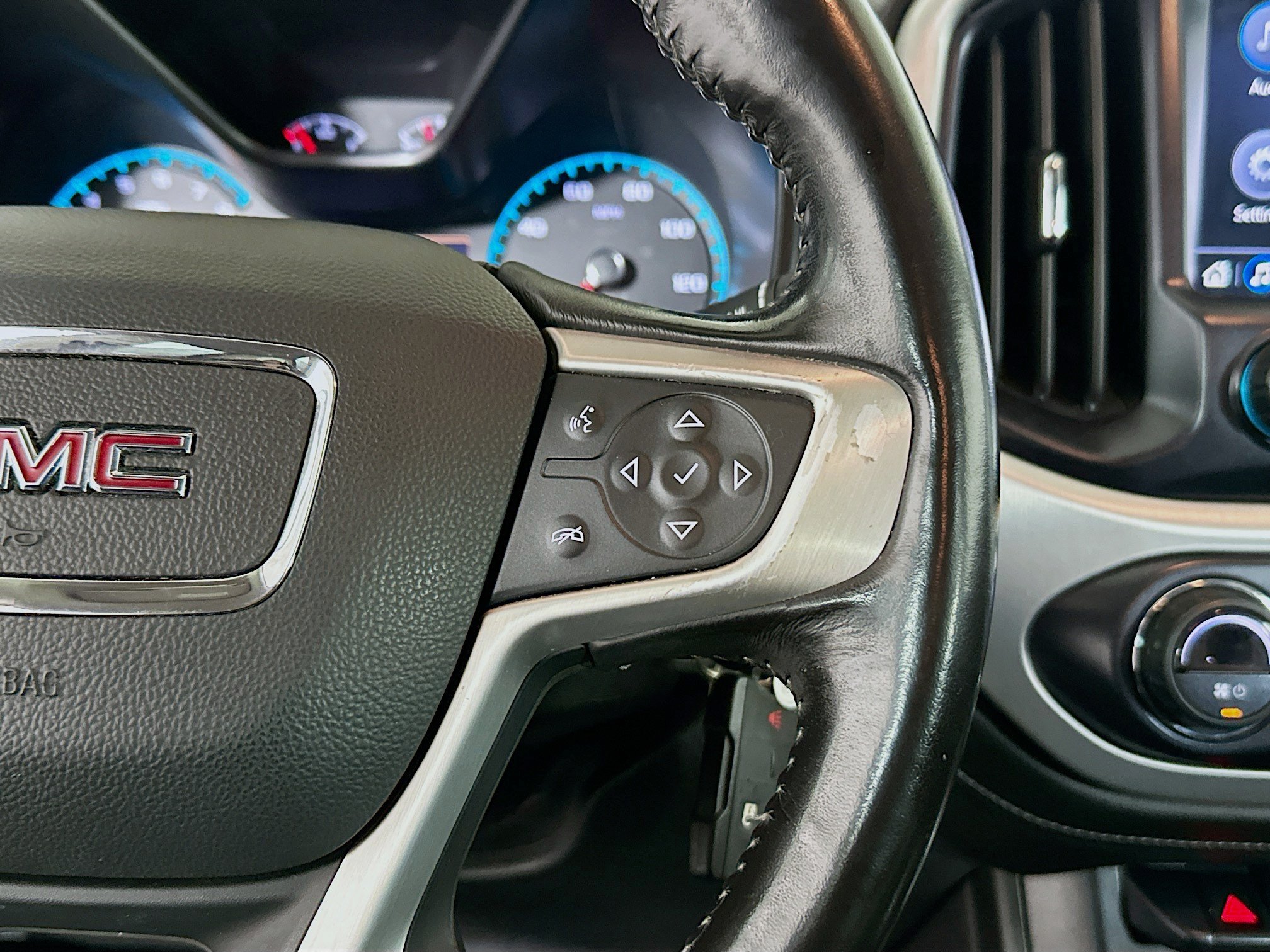 Used 2020 GMC Canyon SLE w/ Elevation Edition RWD image 17