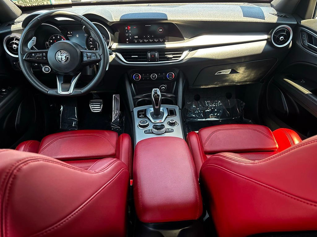 Used 2023 Alfa Romeo Stelvio Veloce AWD/4WD image 11