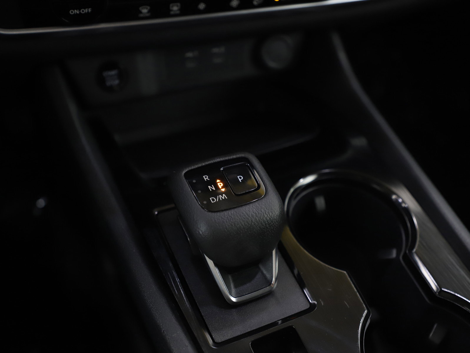 Used 2025 Nissan Rogue SV image 24