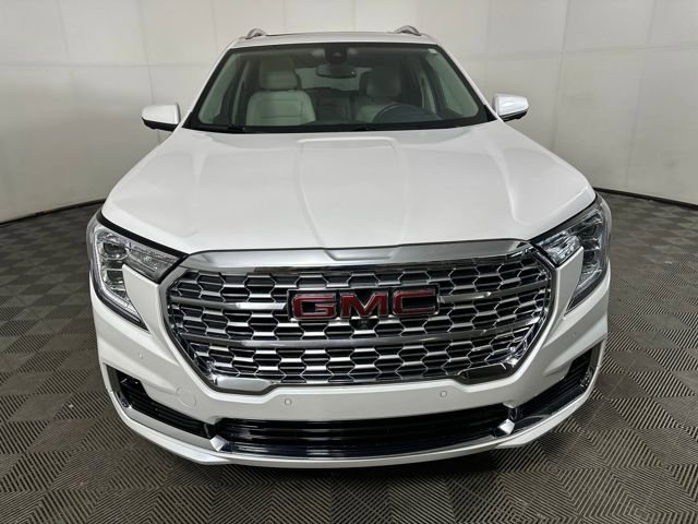 Used 2023 GMC Terrain Denali w/ Denali Premium Package image 8