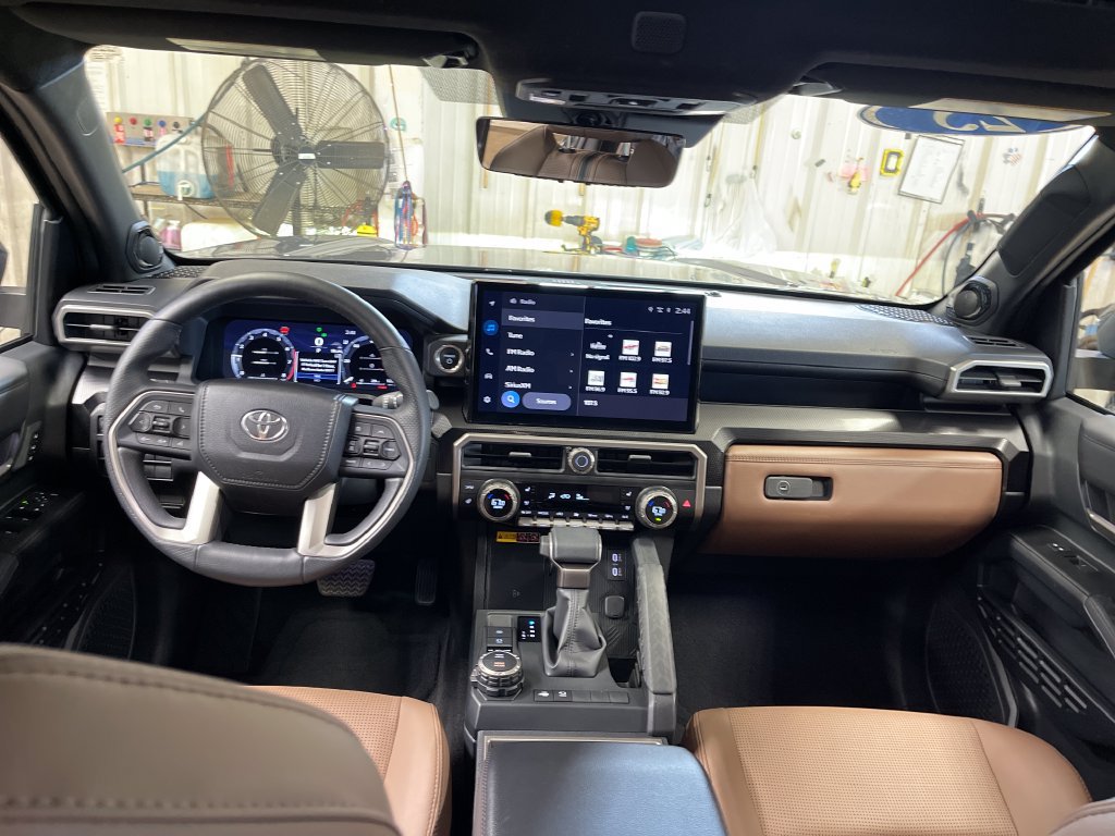 Certified 2025 Toyota 4Runner Limited w/ Tow Technology Package AWD/4WD image 18