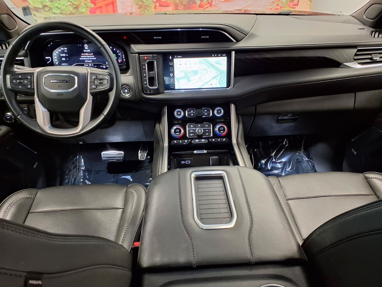 Used 2024 GMC Yukon Denali RWD image 17