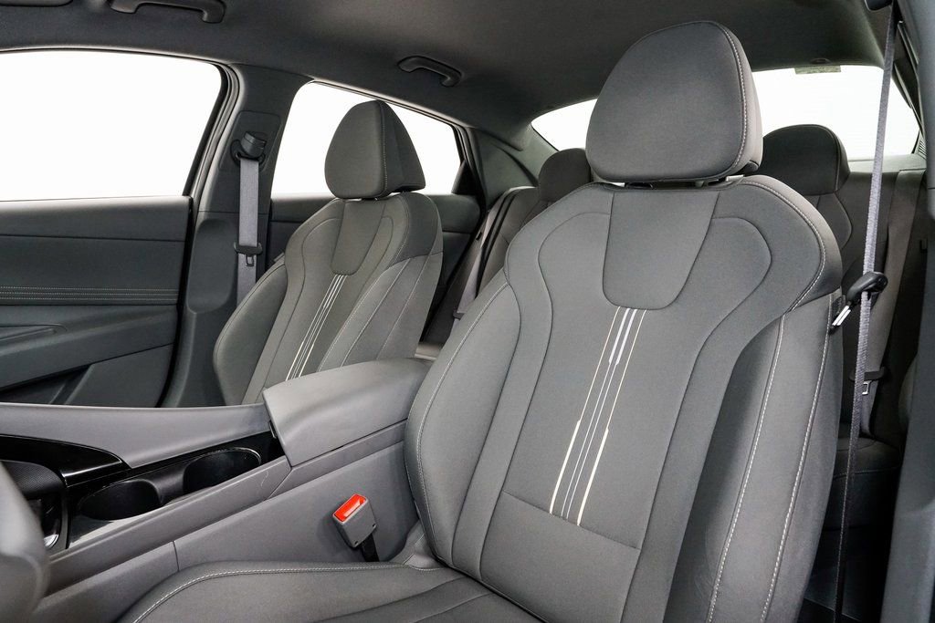 Used 2025 Hyundai Elantra SEL image 9