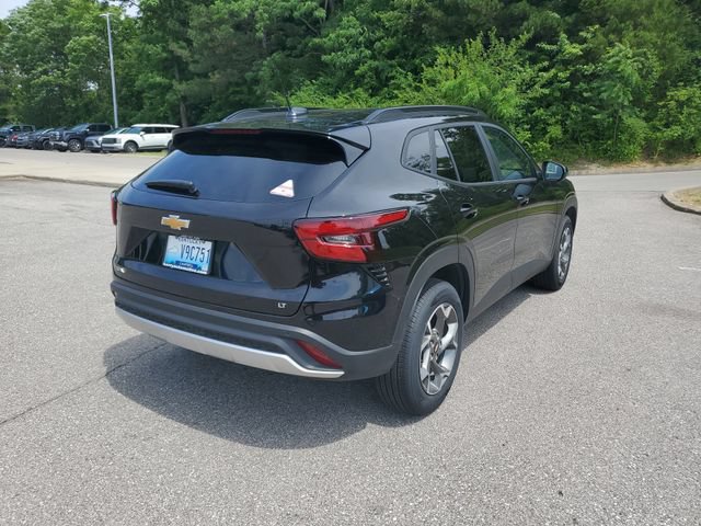 New 2026 Chevrolet Trax LT w/ Sunroof Package FWD image 4