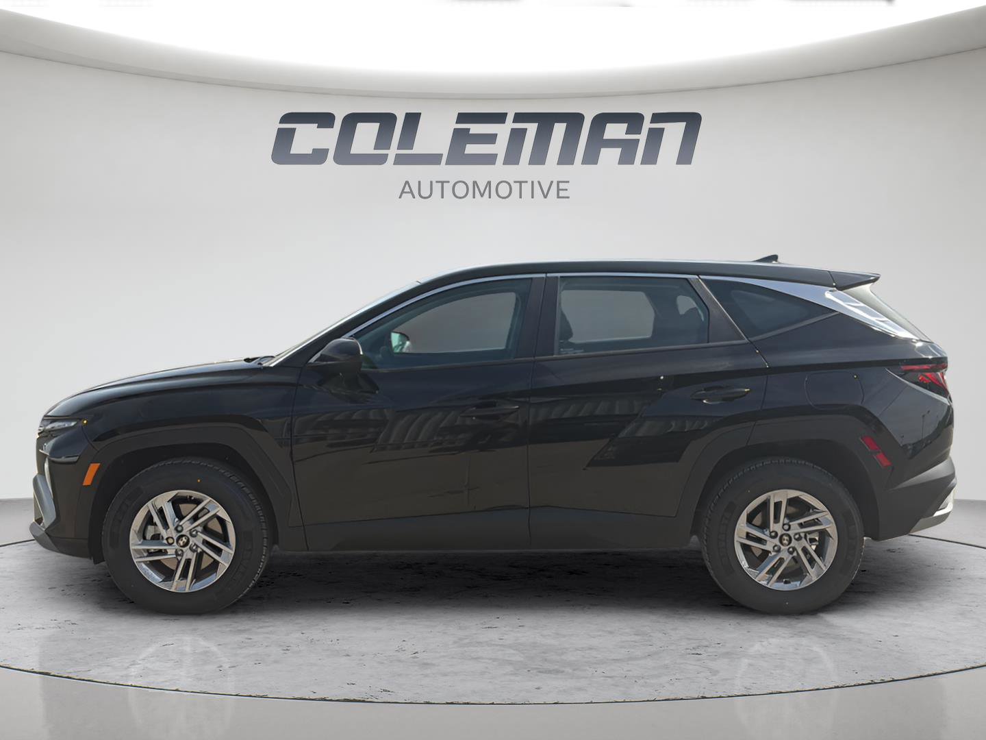 Used 2025 Hyundai Tucson SE image 2