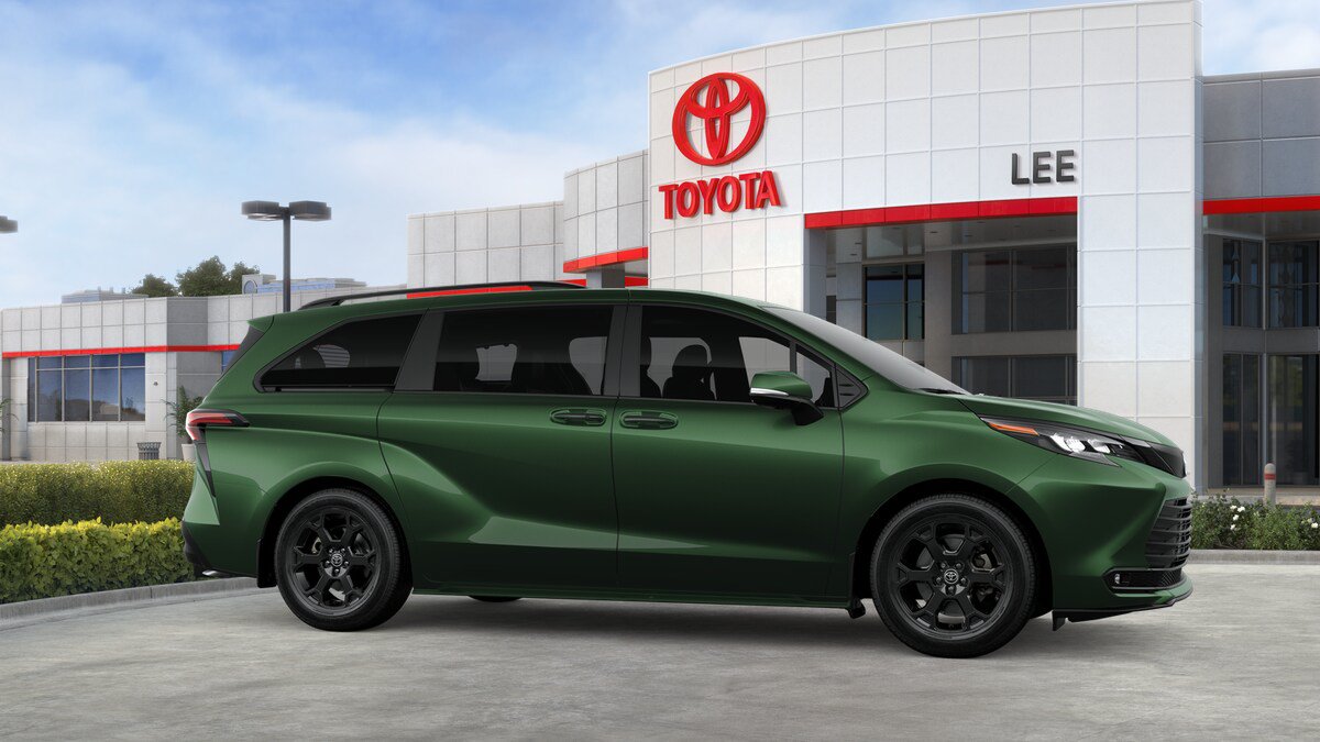 New 2026 Toyota Sienna XLE Woodland Edition AWD/4WD image 13