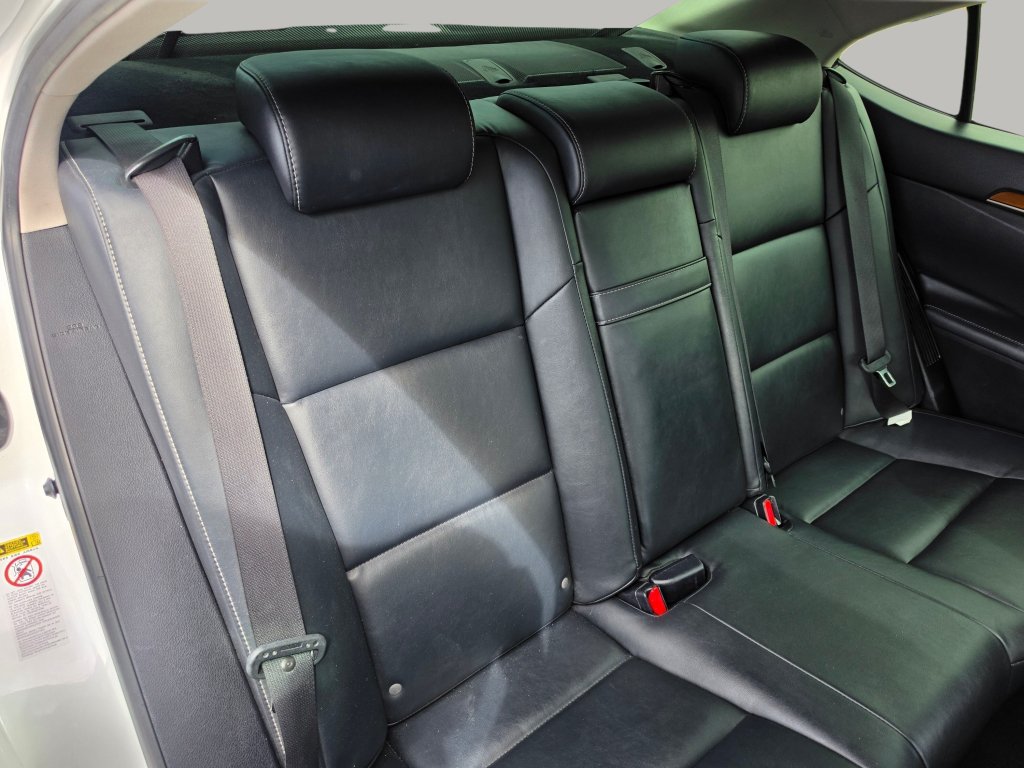 Used 2013 Lexus ES 300h w/ Premium Pkg FWD image 34