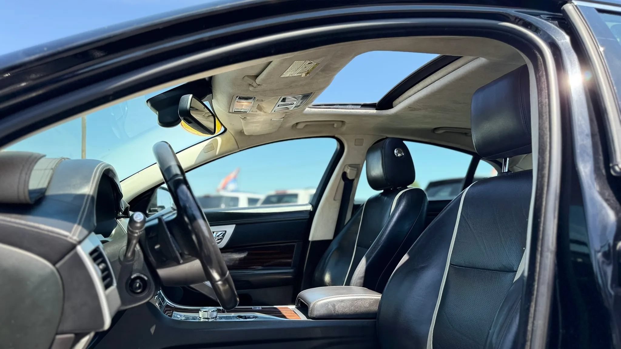 Used 2015 Jaguar XF Portfolio RWD image 14