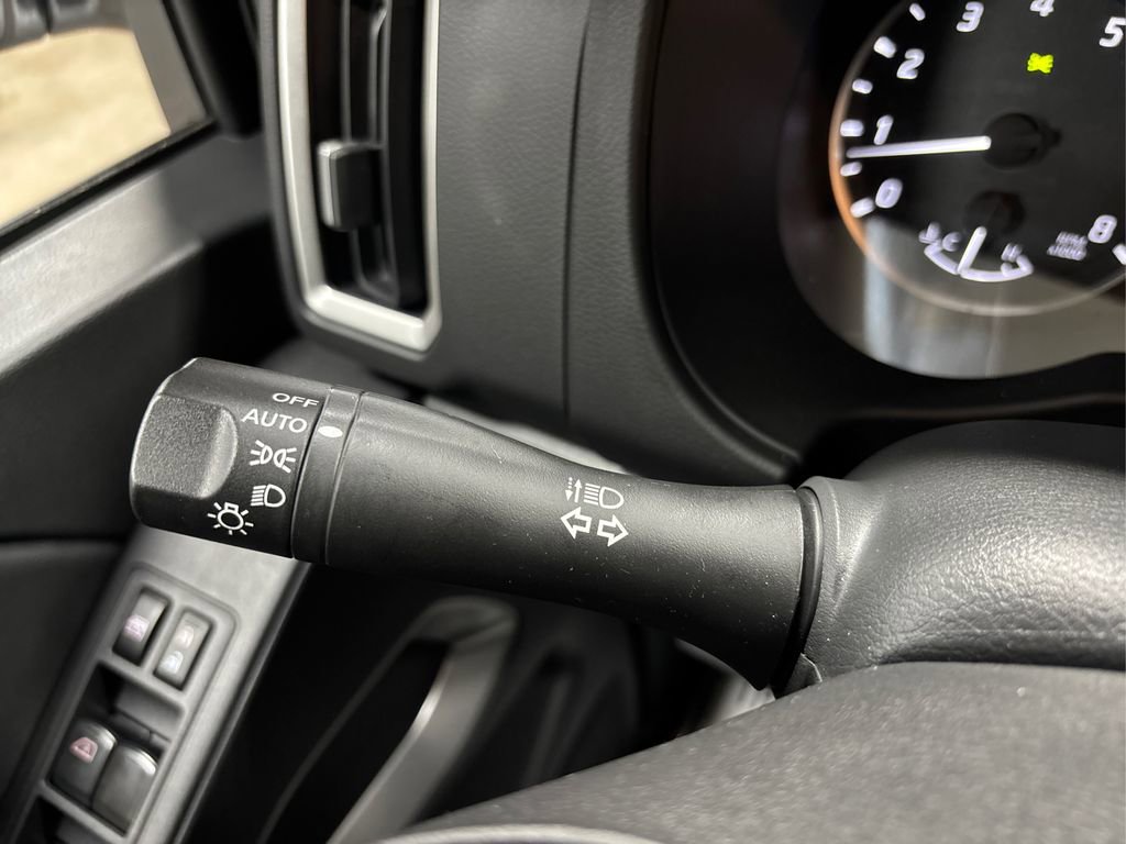 Used 2025 Nissan Frontier SV image 24